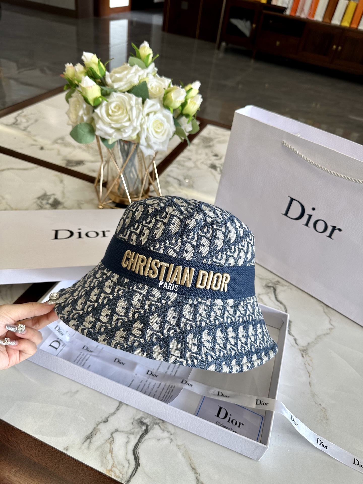 dior hat model 04